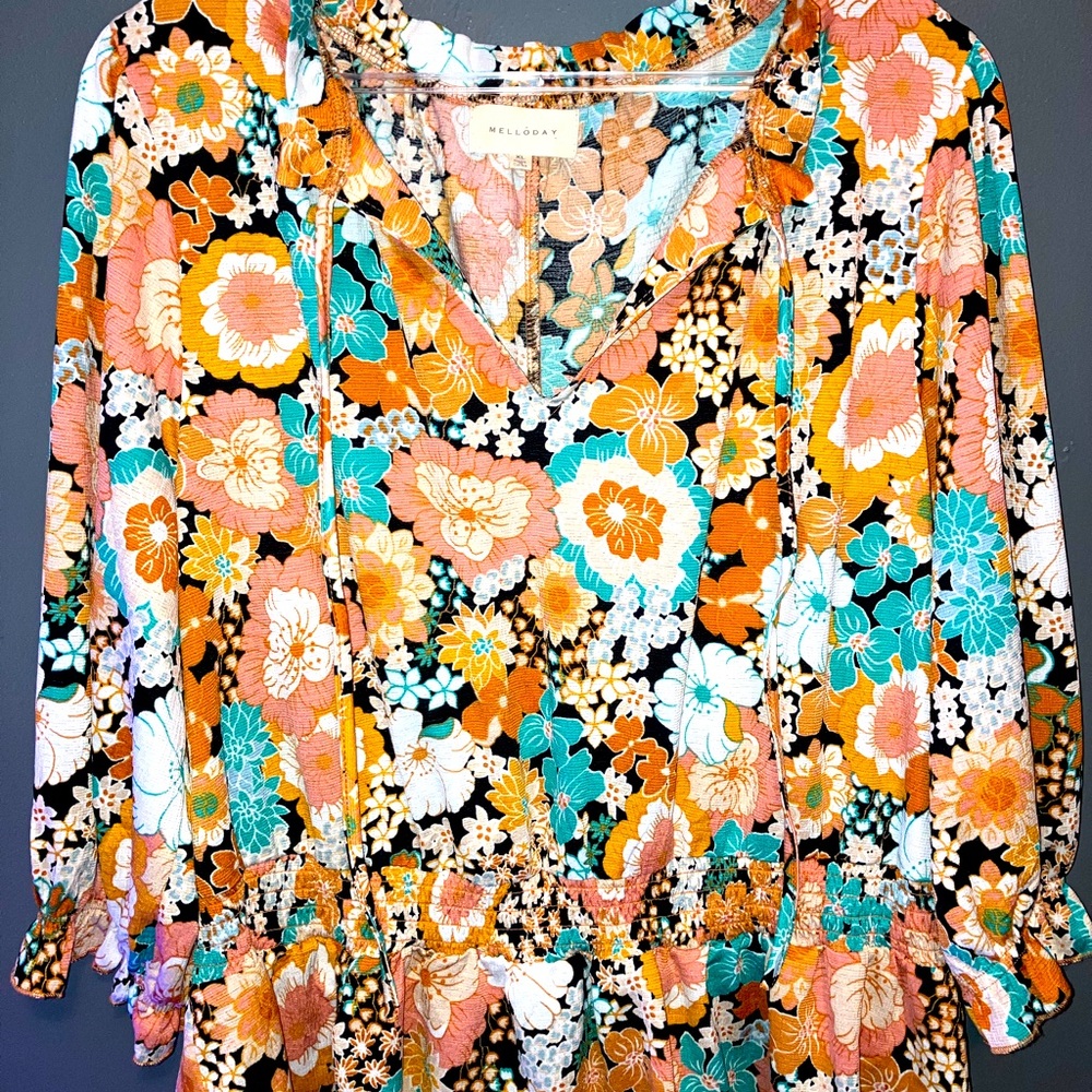 Brand: Melloday. In size XL. Price: $10.00 Floral imprints stretchy material